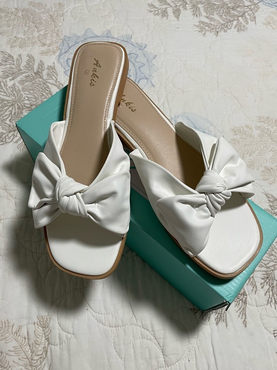 Ankis Shoes - White Slides with Bow Women’s 9